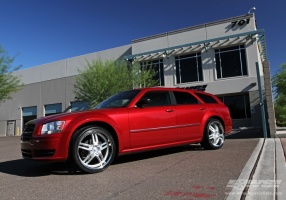 2008 Dodge Magnum with Giovanna Cuomo wheels