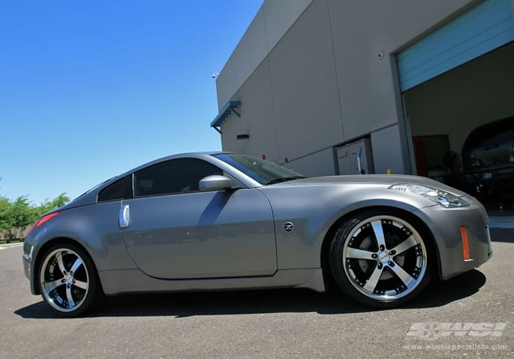 2008 Nissan 350Z with Vossen VVS-084 wheels