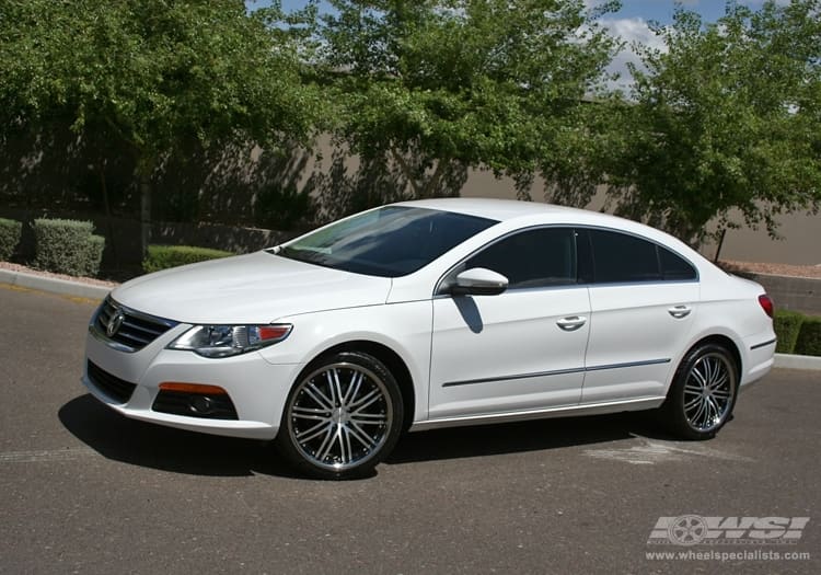 2009 Volkswagen CC with Vossen VVS-082 wheels