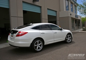 2010 Honda Accord Crosstour with Enkei Falcon wheels