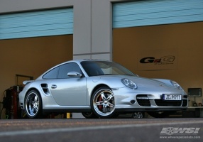 2009 Porsche 911 with GFG Baghdad-5 wheels