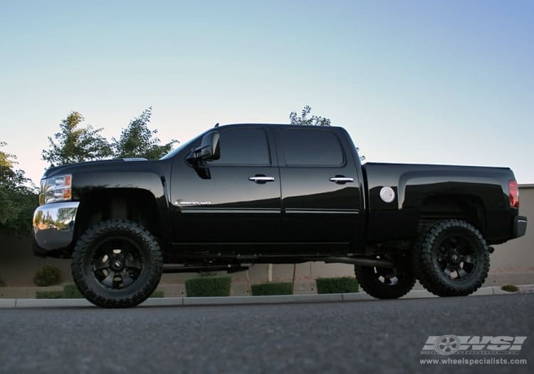 2009 Chevrolet Silverado 2500HD with MKW M19 wheels