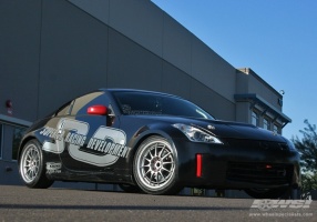 2006 Nissan 350Z with Enkei NT03 wheels