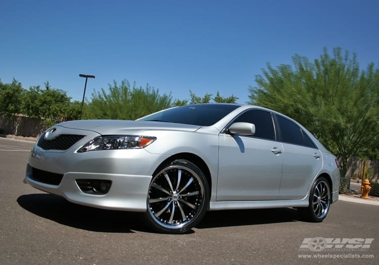 2009 Toyota Camry with Lexani LSS-10 wheels