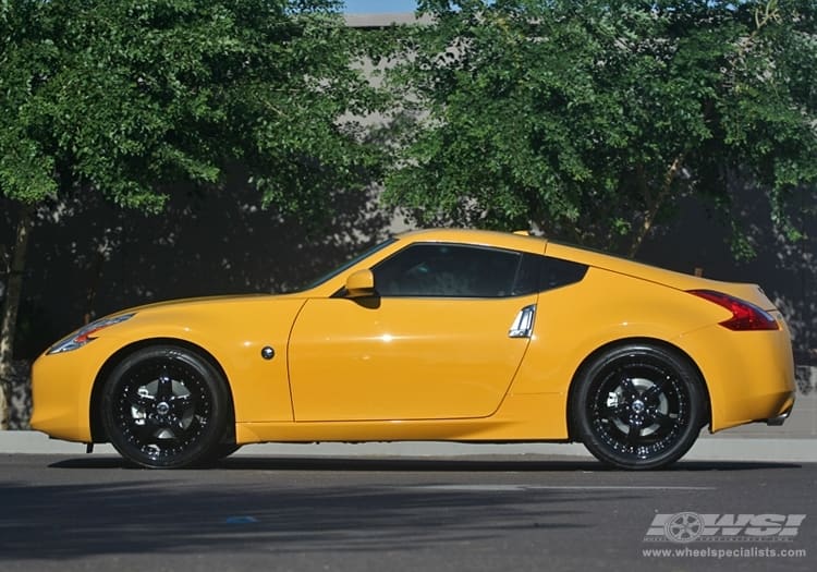 2010 Nissan 370Z with Enkei LS-5 wheels