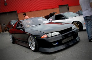 1990 Nissan R31-R34 Skyline 2dr with 18x9 Stinger wheels