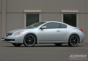 2008 Nissan Altima with Giovanna Lisbon wheels