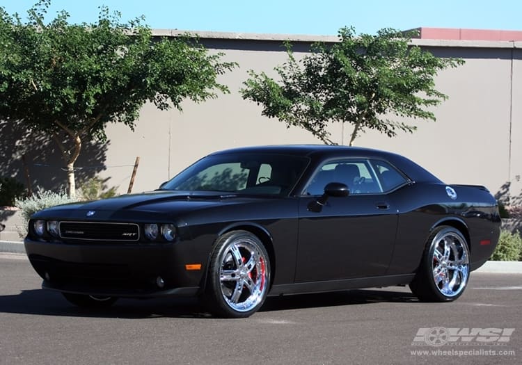 2009 Dodge Challenger with Giovanna Giovanna Lisbon wheels