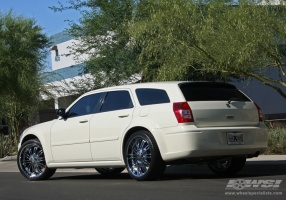 2006 Dodge Magnum with Vagare V06-Zucchero wheels