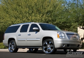 2007 GMC Yukon with MKW B26 wheels