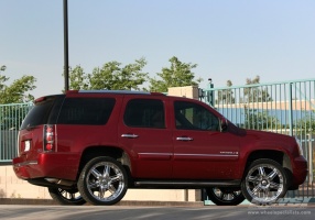 2007 GMC Yukon with Giovanna Gianelle Steep-6 wheels