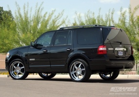 2007 Ford Expedition with Gianelle Spezia-6 wheels