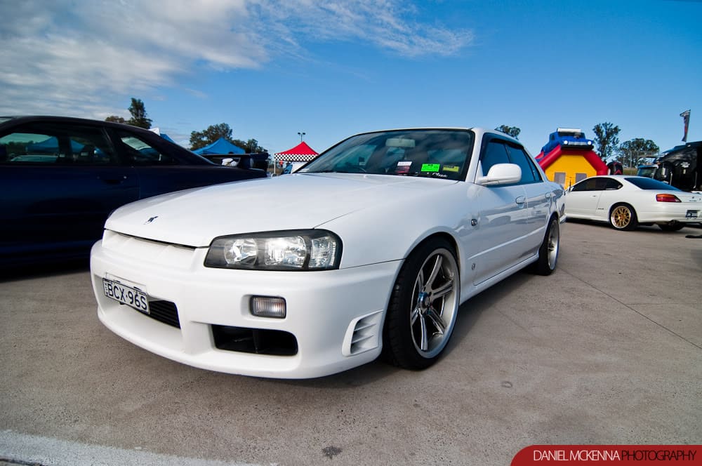 2000 Nissan R31-R34 Skyline 4dr with 18x9.5 Do-Luck Double Six wheels