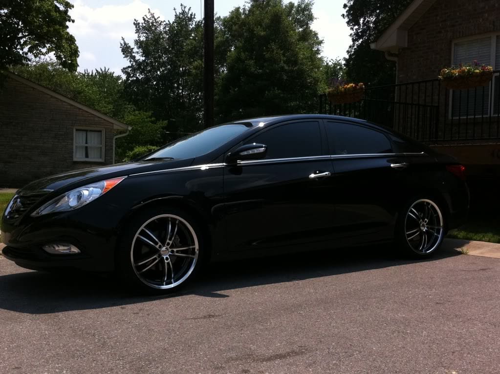 2011 Hyundai Sonata with 20x8.5 Privat Atlantik wheels