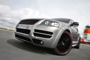 2006 Volkswagen Touareg with Kahn RS wheels