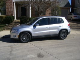 2009 Volkswagen Tiguan with 18x8 wheels