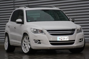 2009 Volkswagen Tiguan with Lorinser wheels
