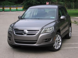 2009 Volkswagen Tiguan with 19x8.5 wheels