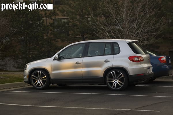 2009 Volkswagen Tiguan with 20x9 wheels