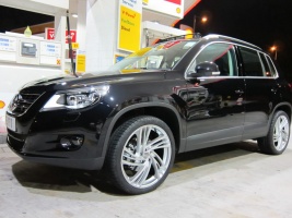 2010 Volkswagen Tiguan with 20x8 OZ wheels