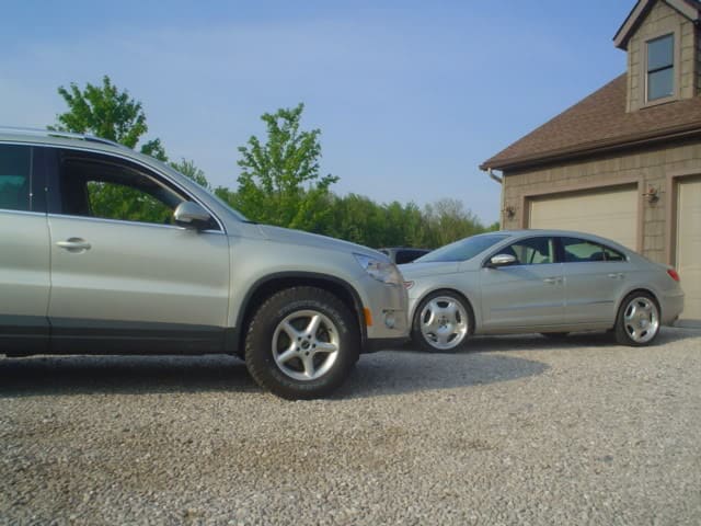 2009 Volkswagen Tiguan with 16x7 Borbets wheels