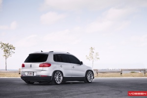 2009 Volkswagen Tiguan with 20x10 wheels