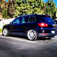 2010 Volkswagen Tiguan with 20x10 Rotiform SNA wheels