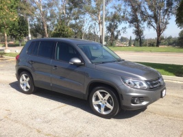 2009 Volkswagen Tiguan with 18x8 Neuspeed RSe52 wheels