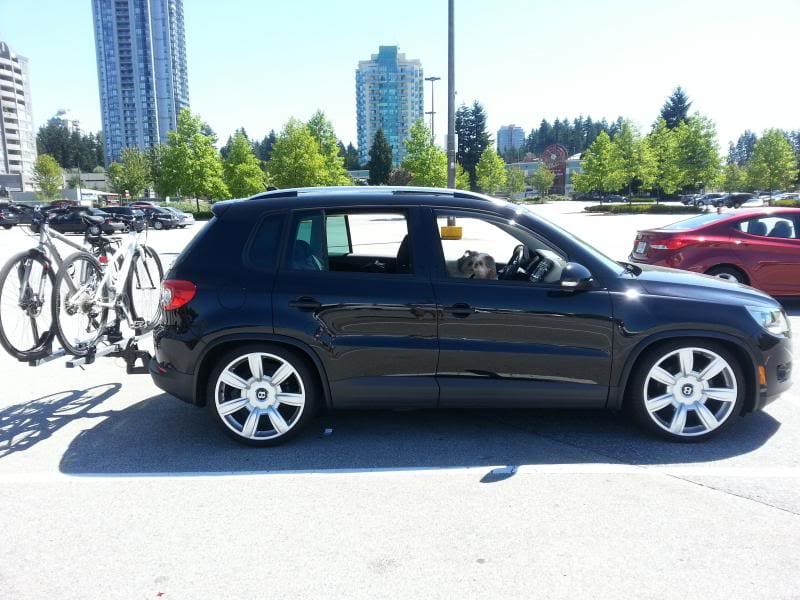 2009 Volkswagen Tiguan with 20x9 OEM Bentley Continental wheels