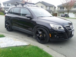 2009 Volkswagen Tiguan with 20x9 OEM Porsche Cayenne S Turbo wheels