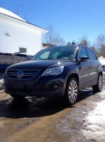 2009 Volkswagen Tiguan with 19x8 OEM Audi A8 wheels