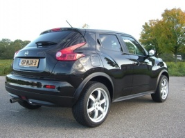 2011 Nissan Juke with 18x8 OEM Nissan 350Z wheels