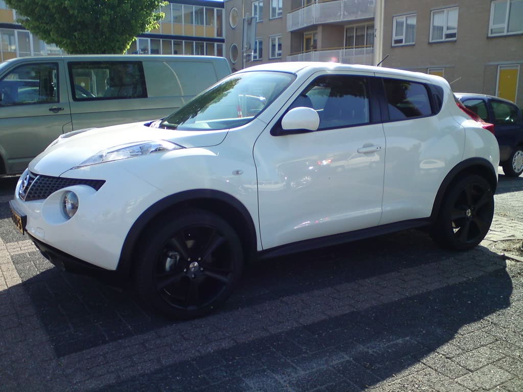 2011 Nissan Juke with 19x8 wheels
