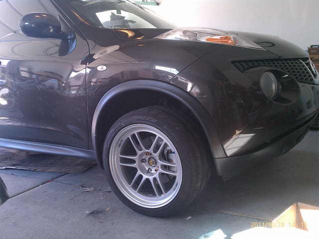 2011 Nissan Juke with 18x9.5 Enkei RPF1 wheels