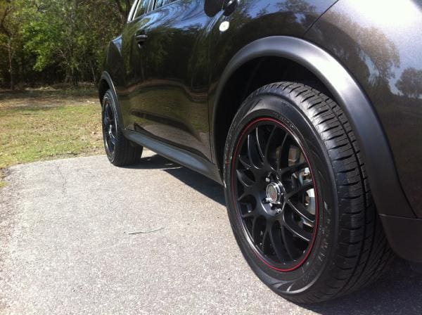 2011 Nissan Juke with 17x7.5 Drag DR-34 wheels