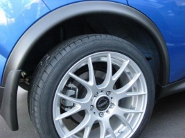 2011 Nissan Juke with ASA GT 5 wheels