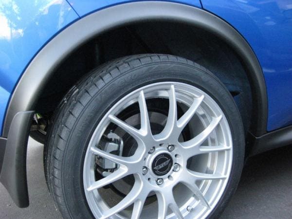 2011 Nissan Juke with ASA GT 5 wheels