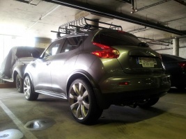 2011 Nissan Juke with 20x8 OEM Infiniti FX35 wheels
