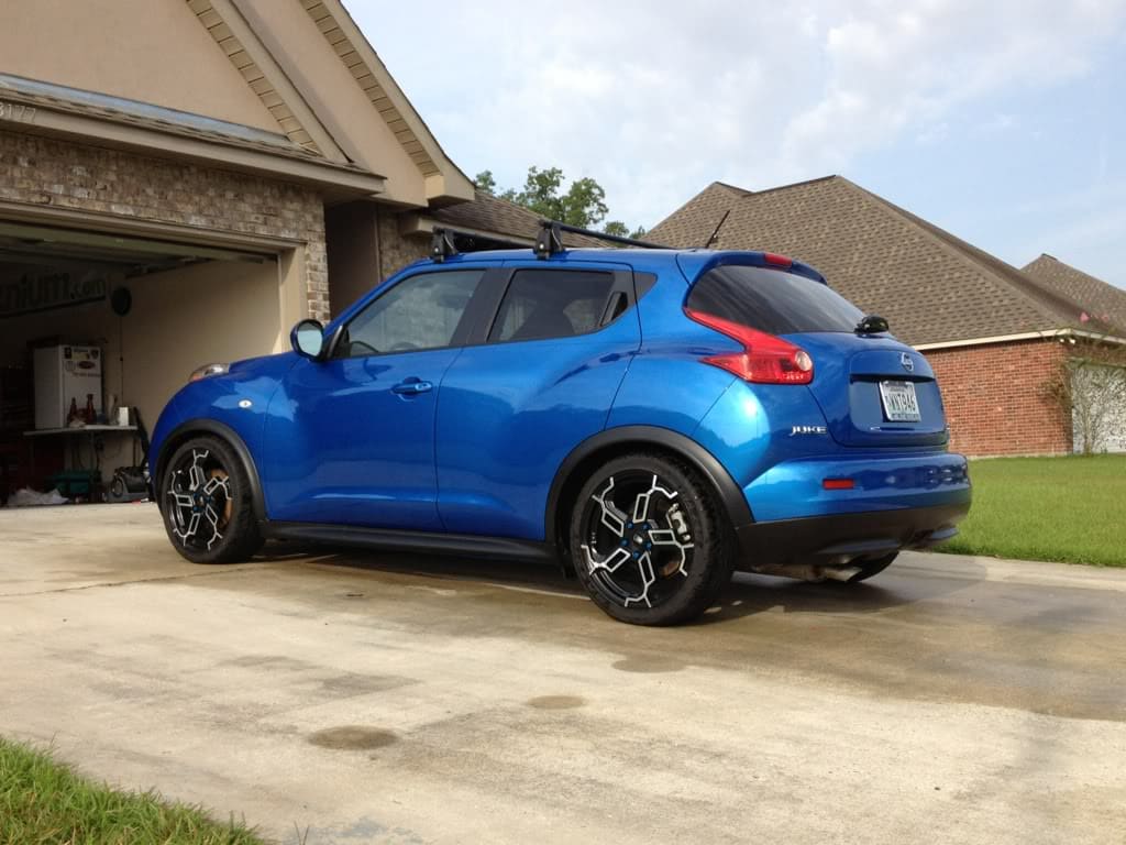 2012 Nissan Juke with 18x7 HD Tuning Switch wheels