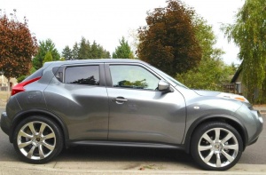 2011 Nissan Juke with 20x8 OEM Infiniti wheels