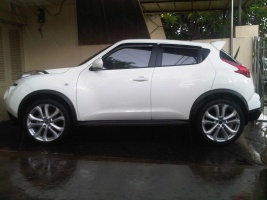 2011 Nissan Juke with 20x7.5 OEM Mazda CX-9 wheels