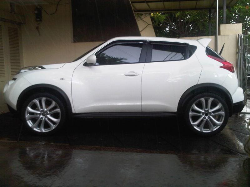 2011 Nissan Juke with 20x7.5 OEM Mazda CX-9 wheels