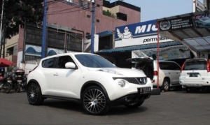 2011 Nissan Juke with Innovit wheels