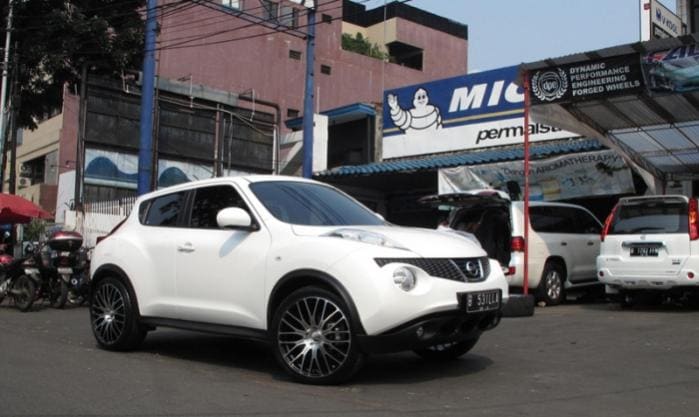 2011 Nissan Juke with Innovit wheels