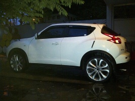 2011 Nissan Juke with 20x7.5 OEM Mazda CX-9 wheels