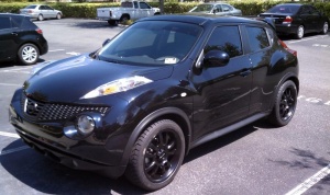 2012 Nissan Juke with 18x8 KMC Skitch wheels