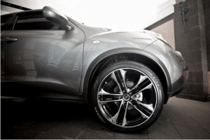 2011 Nissan Juke with Wed Sports Zea Style SP wheels