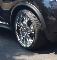 2012 Nissan Juke with 20x8.5 Gitano G-38 wheels