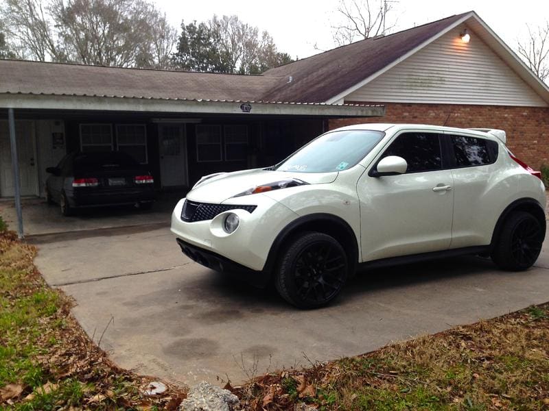2014 Nissan Juke with 18x9.75 wheels