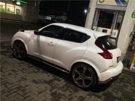 2013 Nissan Juke with 20x9 wheels